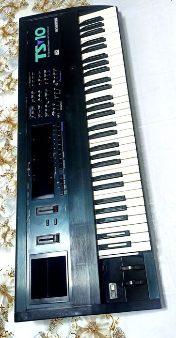 Ensoniq ts 10 sotiladi