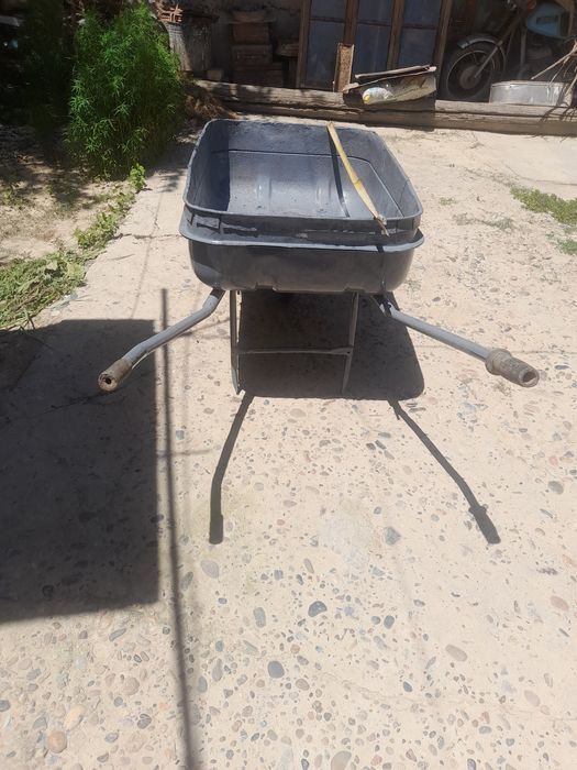 Араба одна колёсный.и тележки.