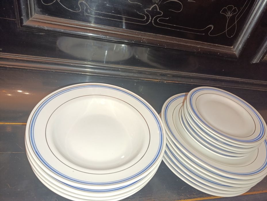 Недорого!Набор тарелок,16 штук,в отличном состоянии