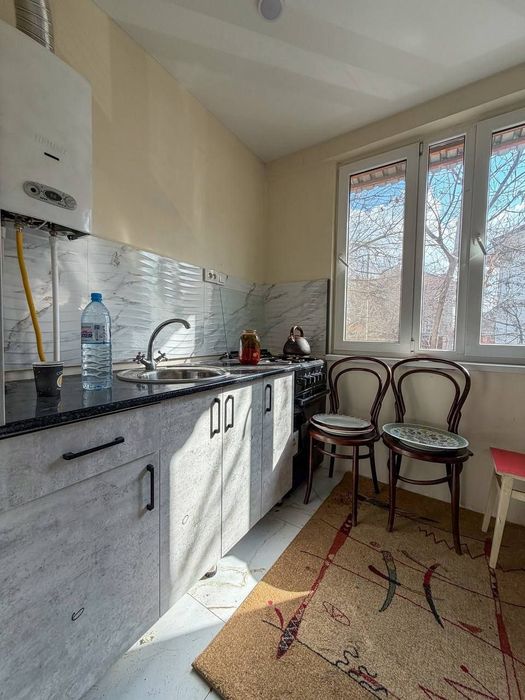 1 в 2 квартира 37м.кв на Буз 2