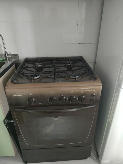 газовая плита Продам недорого