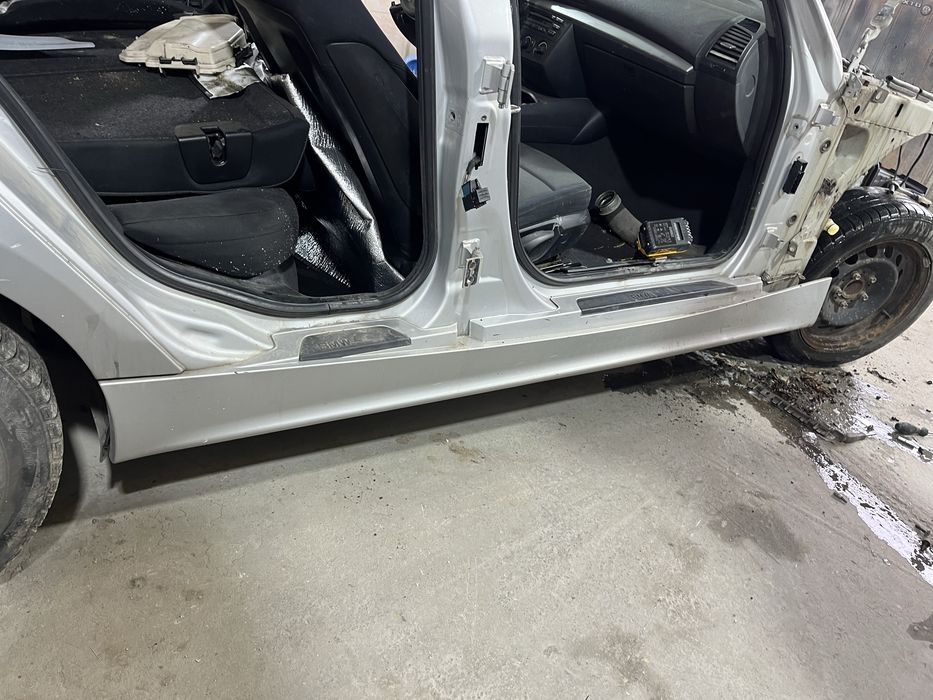 Prag stanga dreapta bmw seria 1