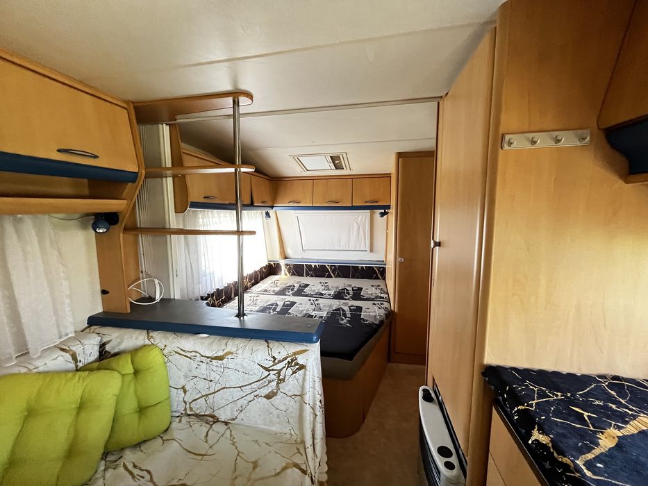 Каравана за 6 души Hobby DeLuxe 560