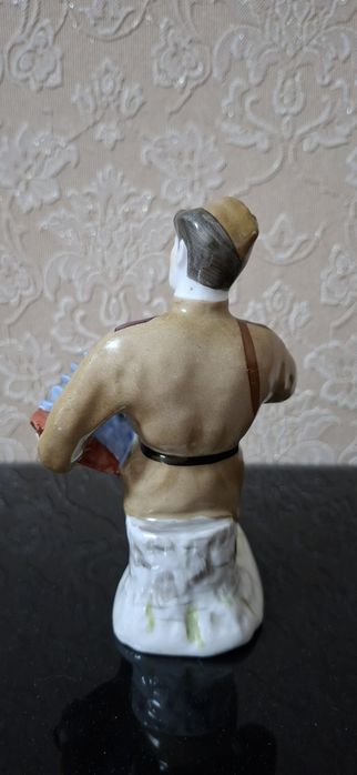 Продам советскую статуэтку