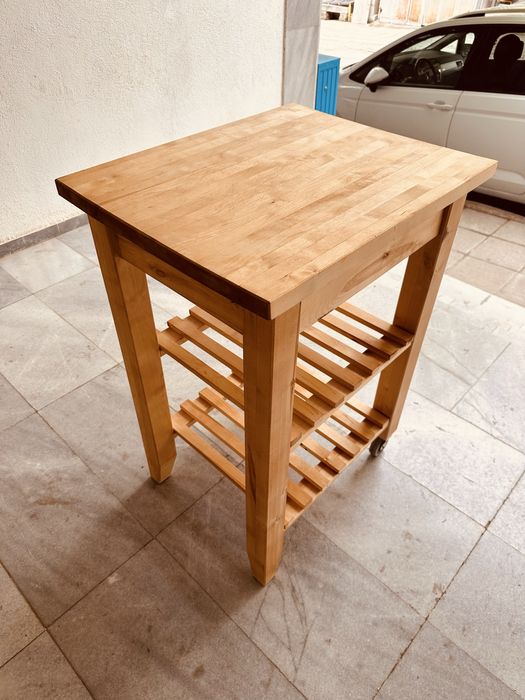 Масивна кухненска количка с butcher block плот (за рязане)