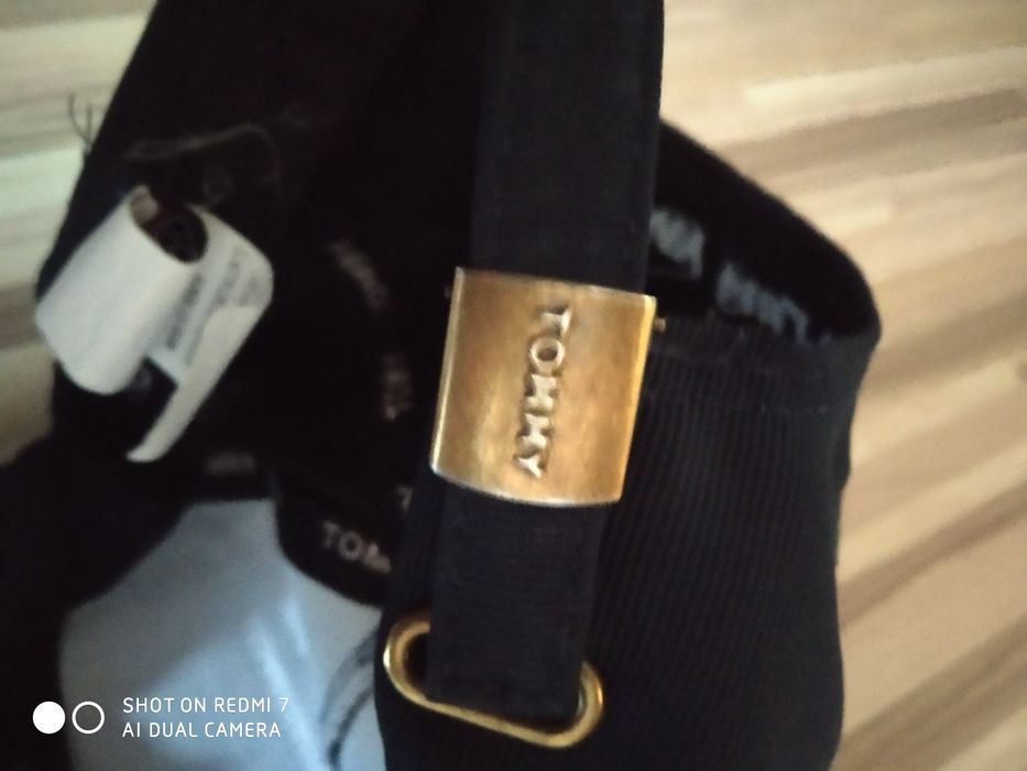 Шапка TOMMY HILFIGER  цена 50лв НАМАЛЕНА на 40лв