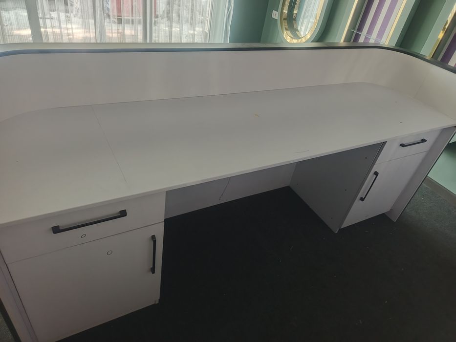 Стол. ресепшн. Офис