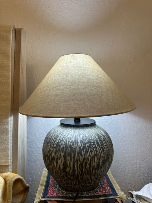 Прикроватный светильник