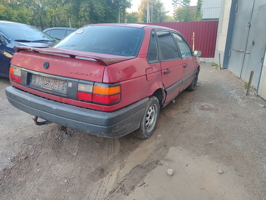 По запчастям продаётся пассат Б3 седан