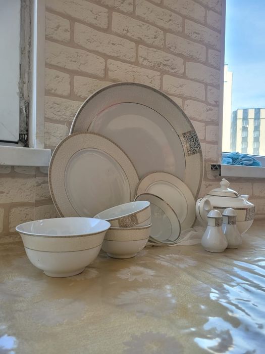 Посуда 12 персон ,79 шт