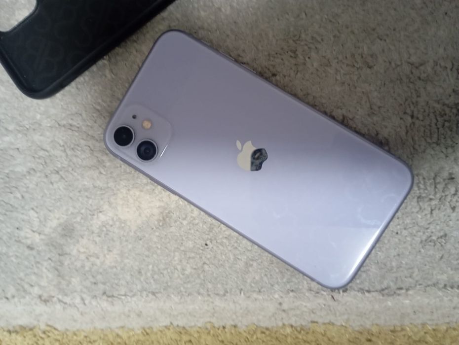 Продам айфон 11 128