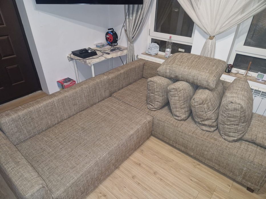 Colțar living extensibil, stare foarte bună – 230 x 215 cm
