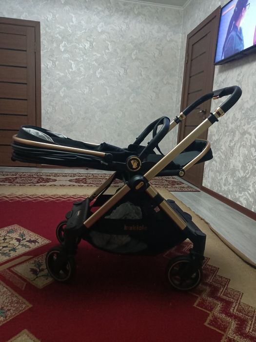 Коляска почти новая