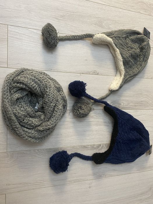 Caciuli cu urechi si fular, noi