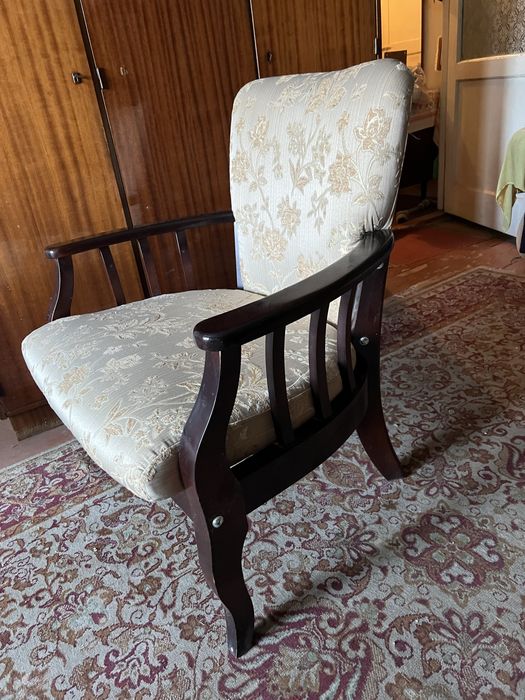 Кресло дерево текстиль стильное