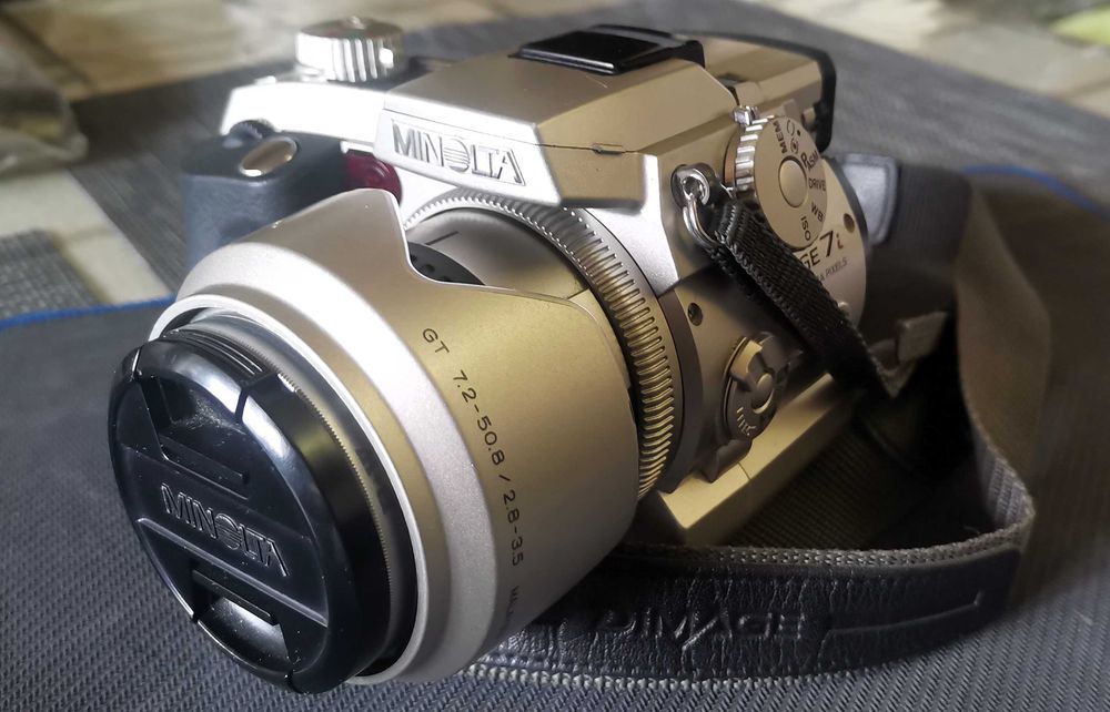 Minolta Konica DiMAGE 7i 5MP Digital Camera + Оригинална чанта