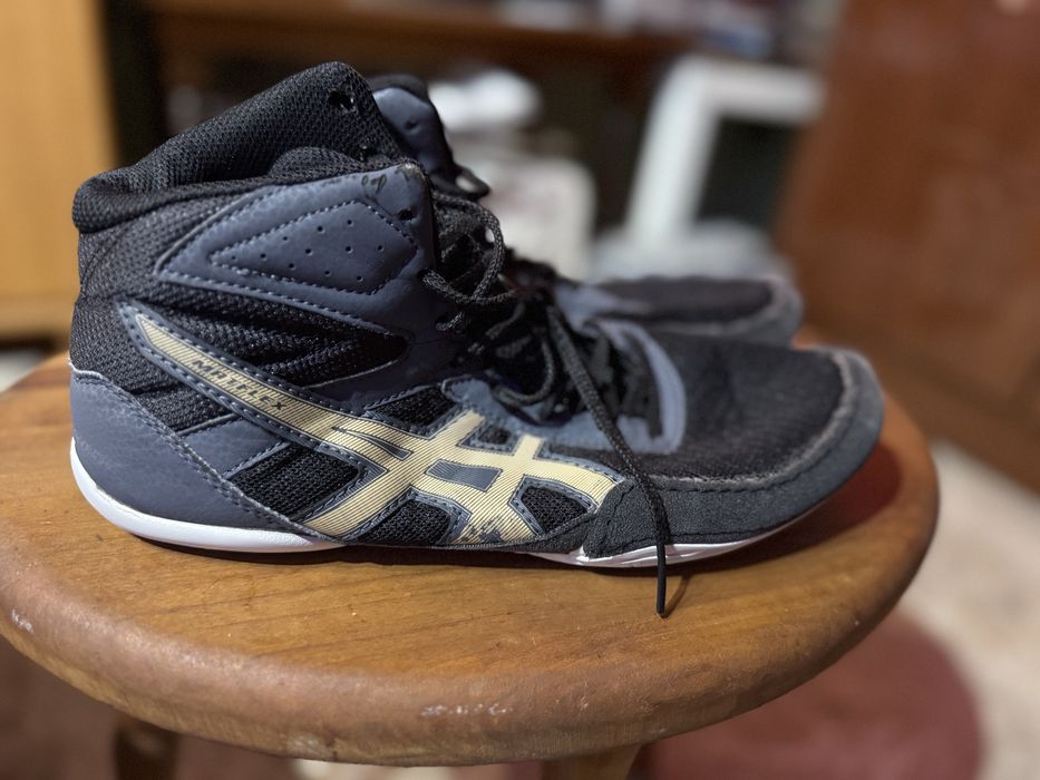 Борцовки asics различни размери
