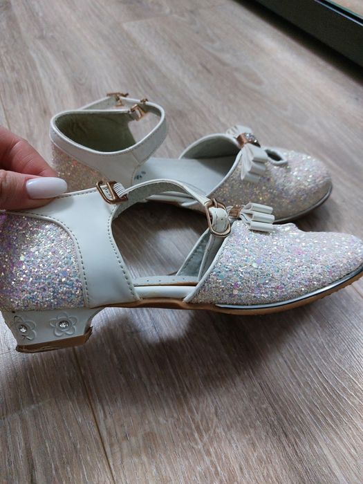 Продам туфли праздничные