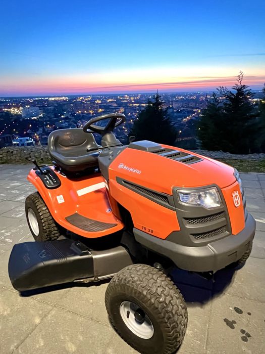 Tractoras de tuns iarba Husqvarna Briggs&Stratton Ohv