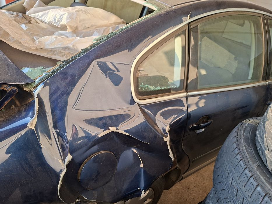 Vand Pasat 2003 pentru dezmembrat