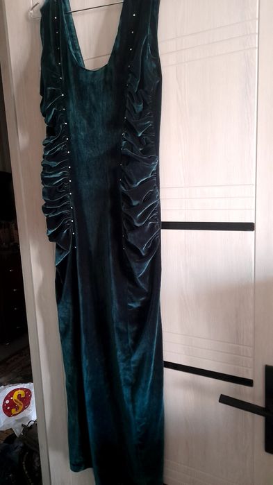 Платье  вечернее велюровое  недорого