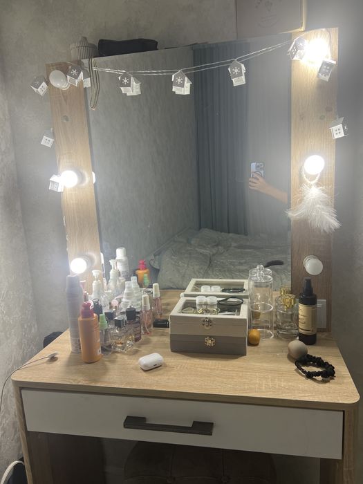 продаю туалетный столик