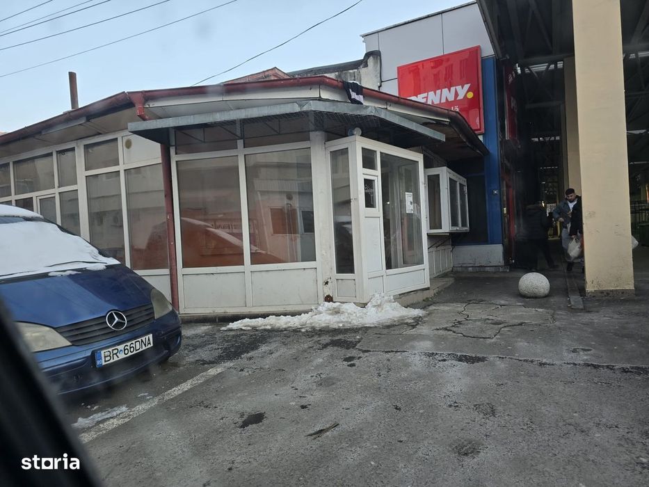 Spatiu Comercial zona Piata Microhala Cladire independenta