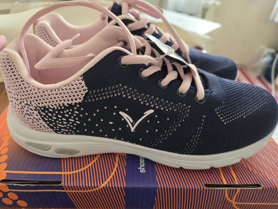 Кроссовки новые р.36