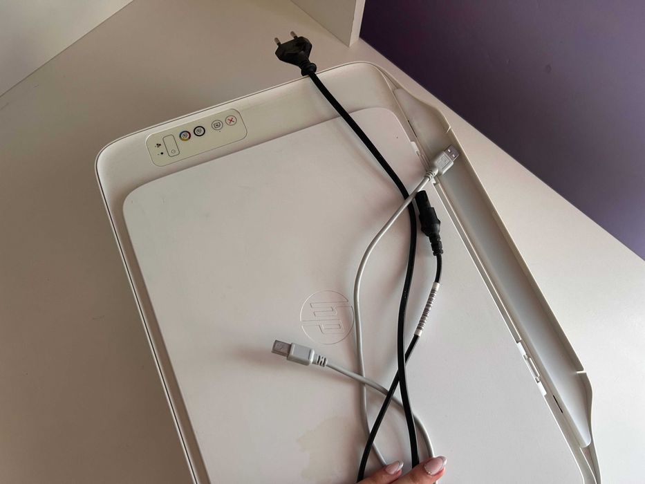Продавам принтер HP Desk Jet 2130