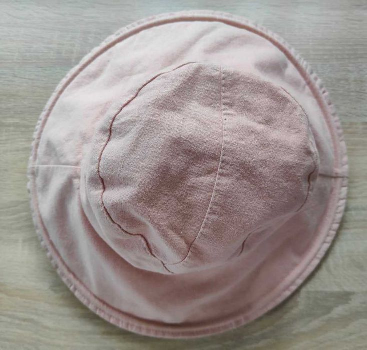 Pălărie roz tip bucket cu boruri largi