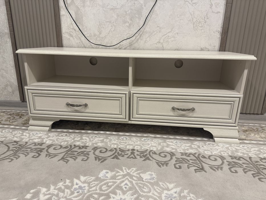 Продам тумбу под телефизор