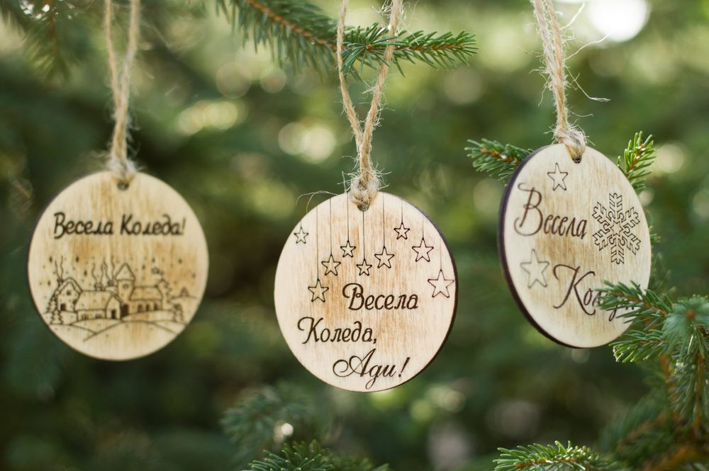 Гравирана дървена играчка за елха