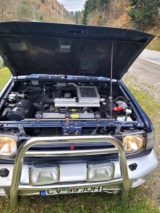 Vând sau dezmembrez Mitsubishi pajero motor 2.8 cutie manuala
