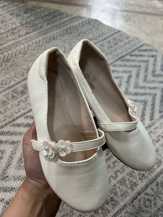 Белые туфли на выпускной  в детский  сад