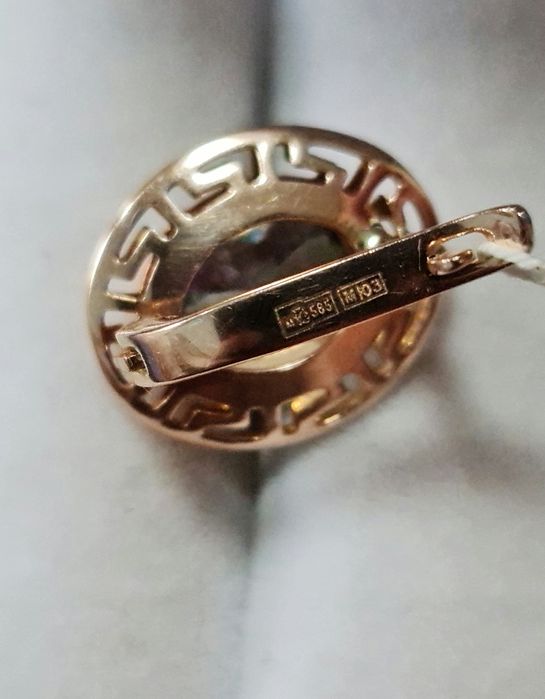 Золотые серьги с мистик топазом