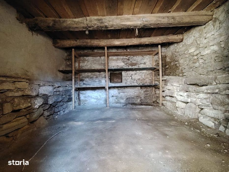 Refugiu autentic aproape de Cluj – 2.946 mp teren, parau, natura si