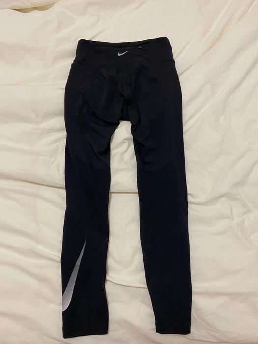 Черен клин на Nike