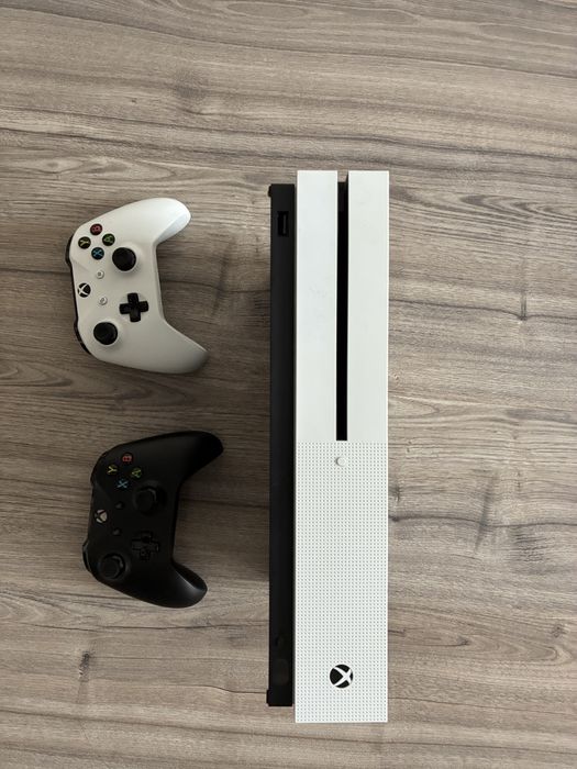 Игровая приставка Microsoft Box One S