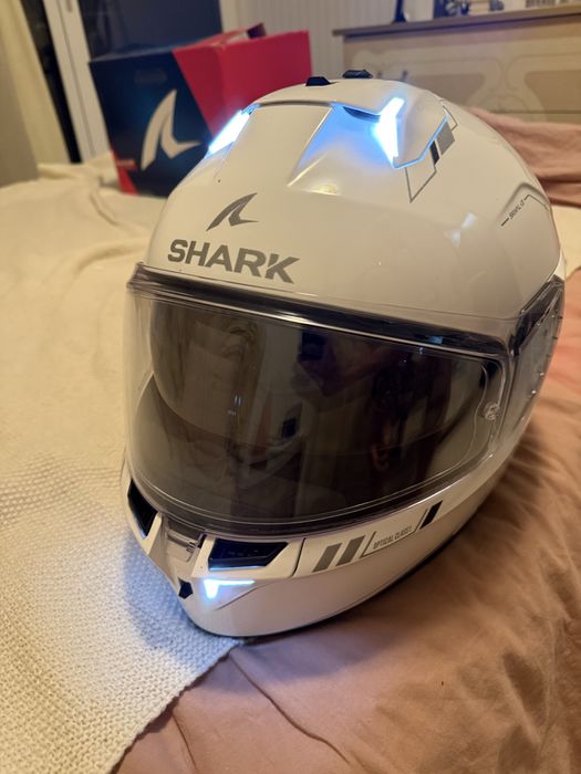 КАТО НОВА! Shark Skwal i3 с активни LED светлини - Размер L