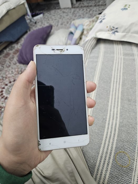 Продам андроид телефон