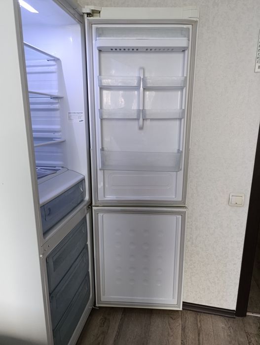 Холодильник " SAMSUNG "