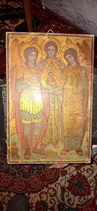 Icoană veche Sfinţii Arhangheli Mihail, Gavriil şi Rafail, cu medalion