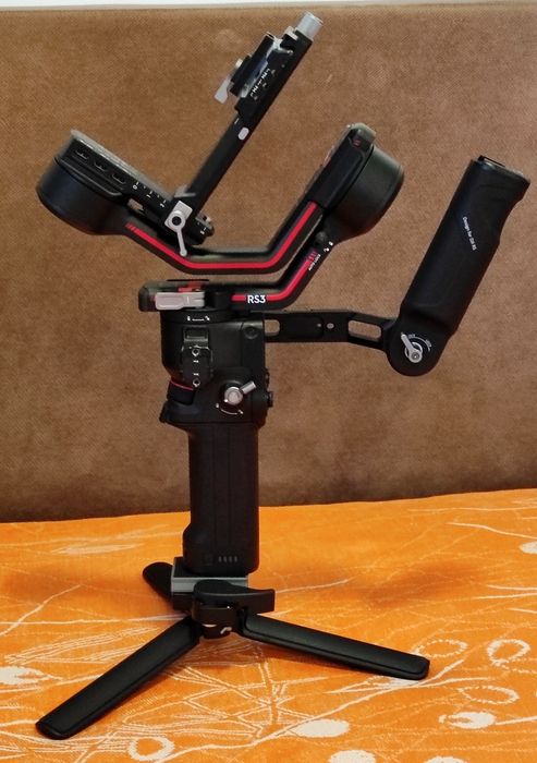 Stabilizator DJI RS 3 (Pachet Complet) + Mâner SmallRig + Geantă Transport