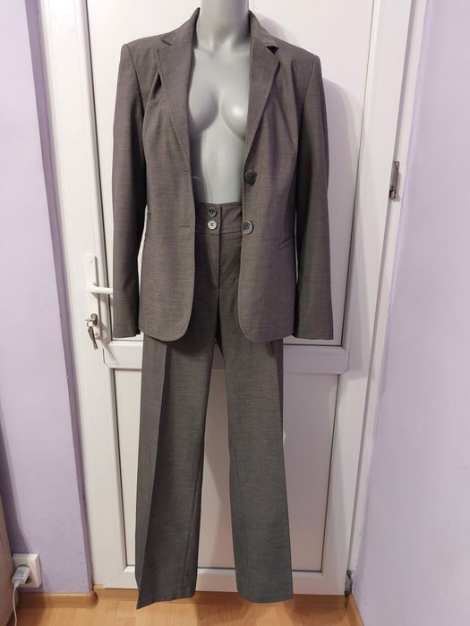 Vând costum dama Marimea 42