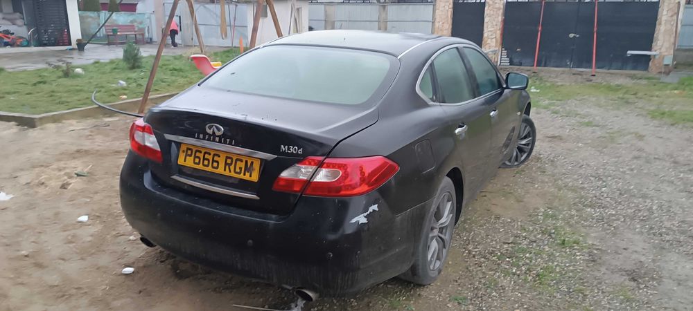 Infiniti m30 pentru piese