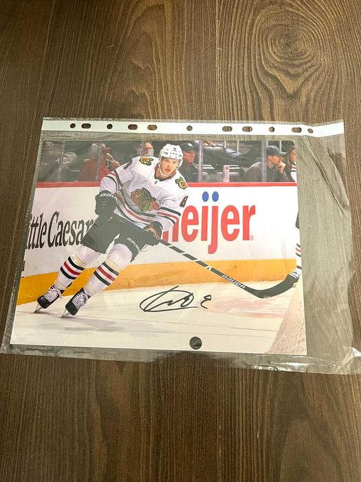 Автограф от Jonathan Toews (хокей на лед) + албум и карти