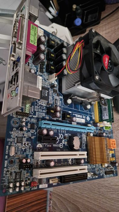 placa de baza cu procesor ram si hard disk