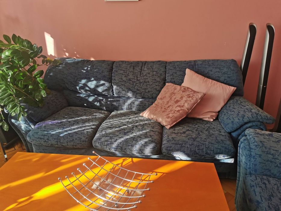 Секция, дивани, табуретки, маса