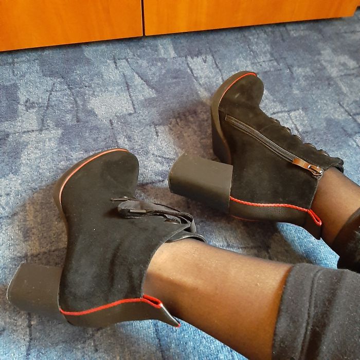 Боти от естествен велур на висок ток!