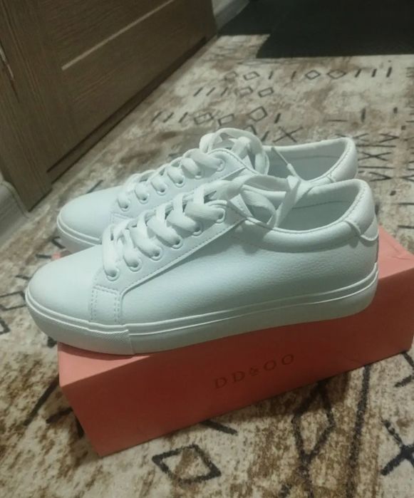 Продам женские кеды